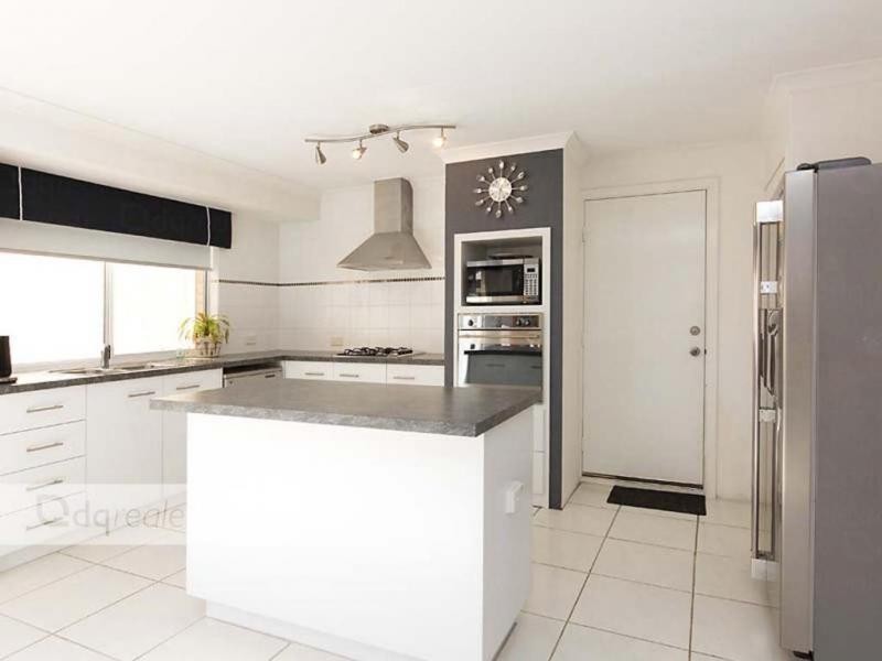 28 Crosthwait Circle, Tapping WA 6065