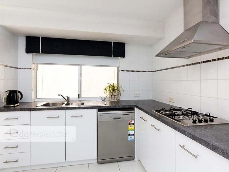 28 Crosthwait Circle, Tapping WA 6065