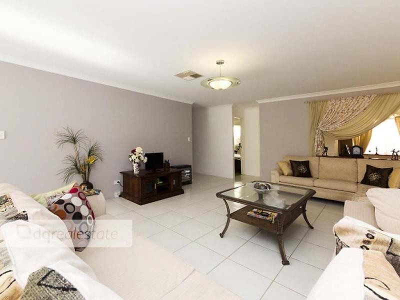 28 Crosthwait Circle, Tapping WA 6065