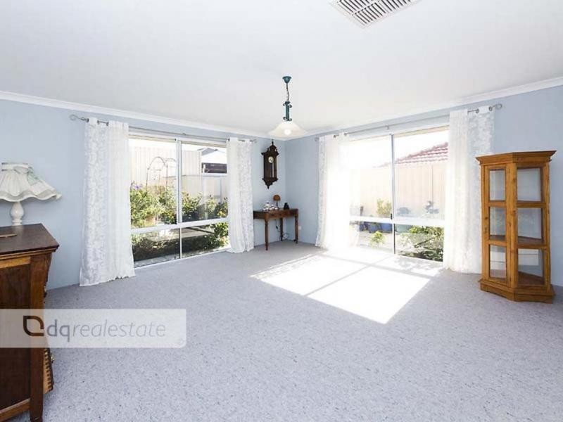 28 Crosthwait Circle, Tapping WA 6065