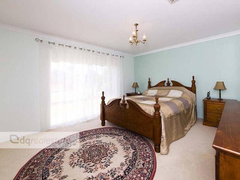 28 Crosthwait Circle, Tapping WA 6065