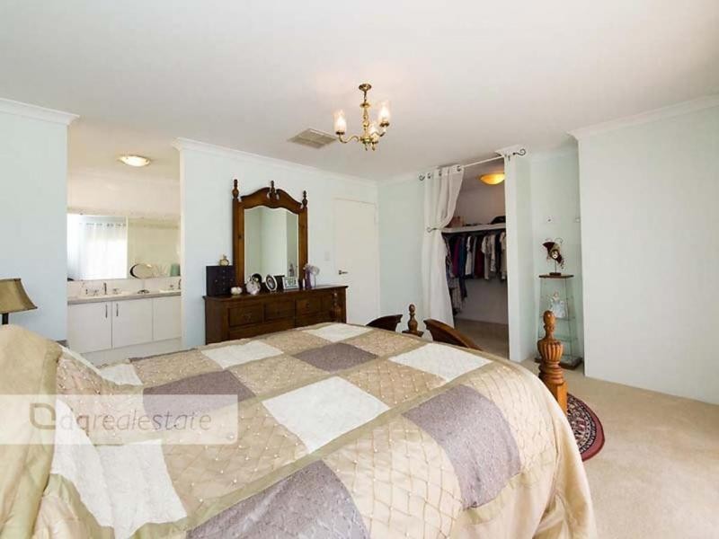 28 Crosthwait Circle, Tapping WA 6065