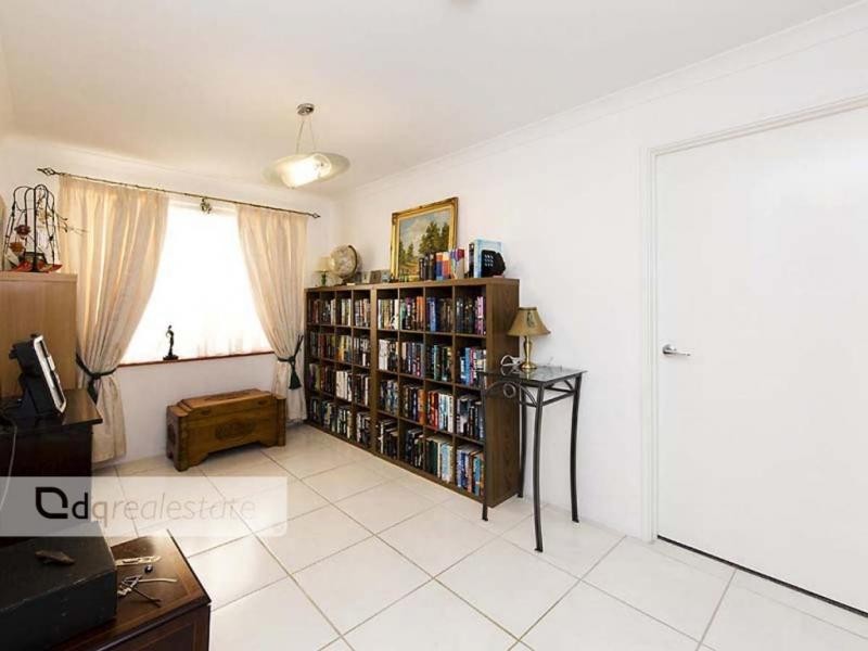 28 Crosthwait Circle, Tapping WA 6065