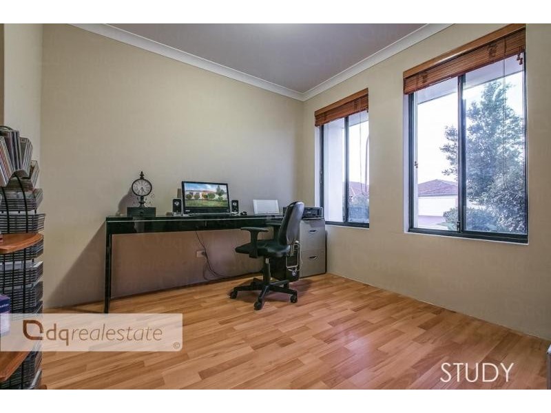 5 Limerick Crescent, Darch WA 6065