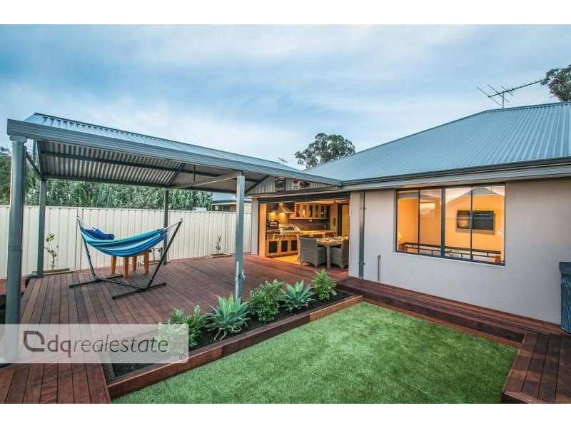 10 Susan Road, Madeley WA 6065