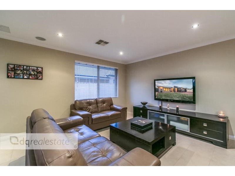 10 Susan Road, Madeley WA 6065