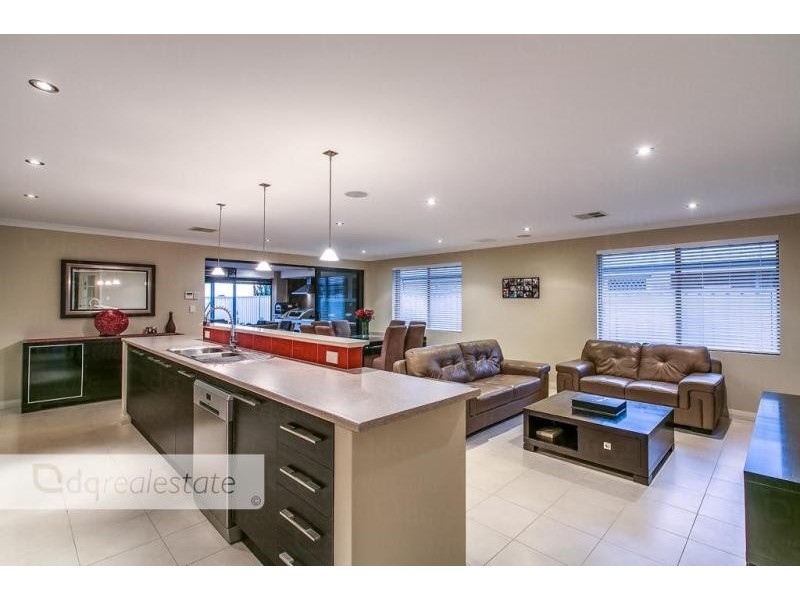 10 Susan Road, Madeley WA 6065