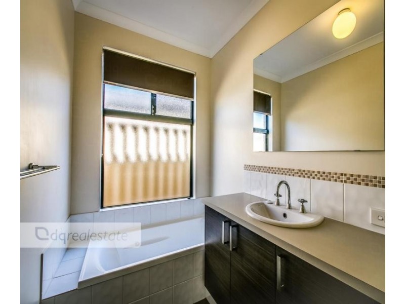 3A Rosinski Cirlce, Tapping WA 6065