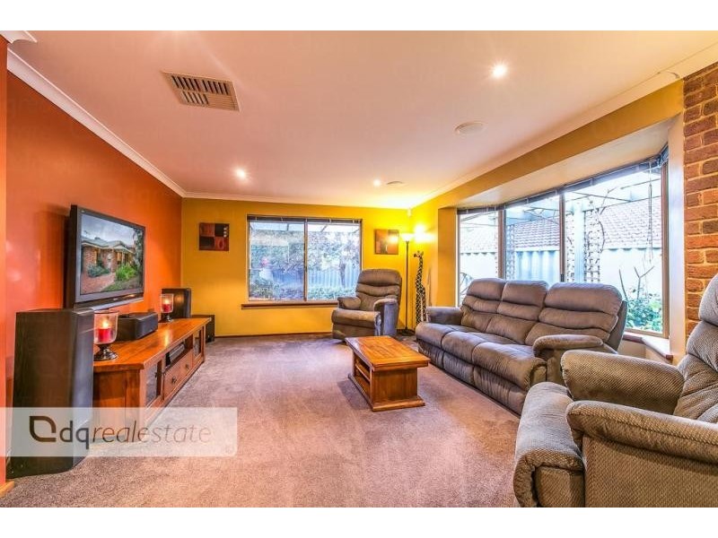 15 Bindoo Rise, Woodvale WA 6026