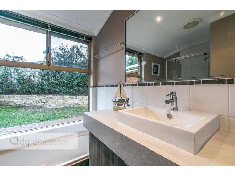 15 Bindoo Rise, Woodvale WA 6026