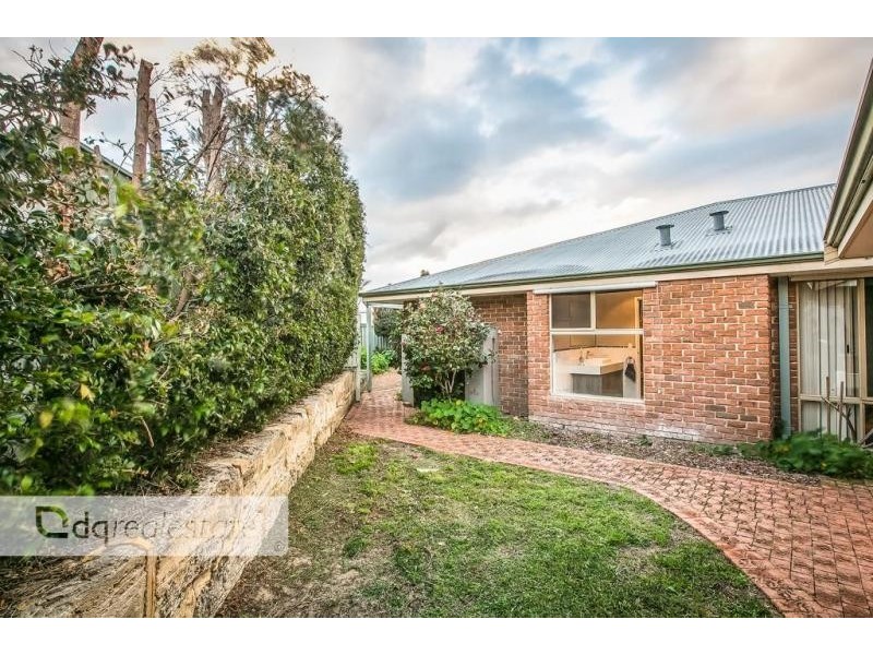 15 Bindoo Rise, Woodvale WA 6026