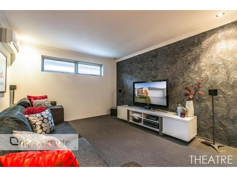 18 Hillsdale Rise, Darch WA 6065