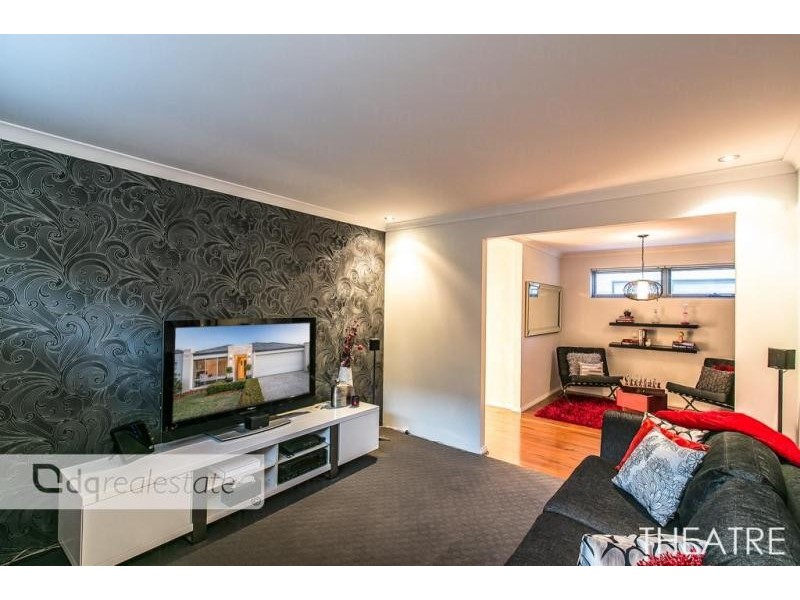 18 Hillsdale Rise, Darch WA 6065