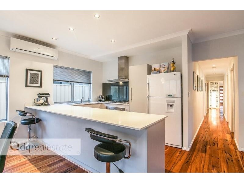 18 Hillsdale Rise, Darch WA 6065