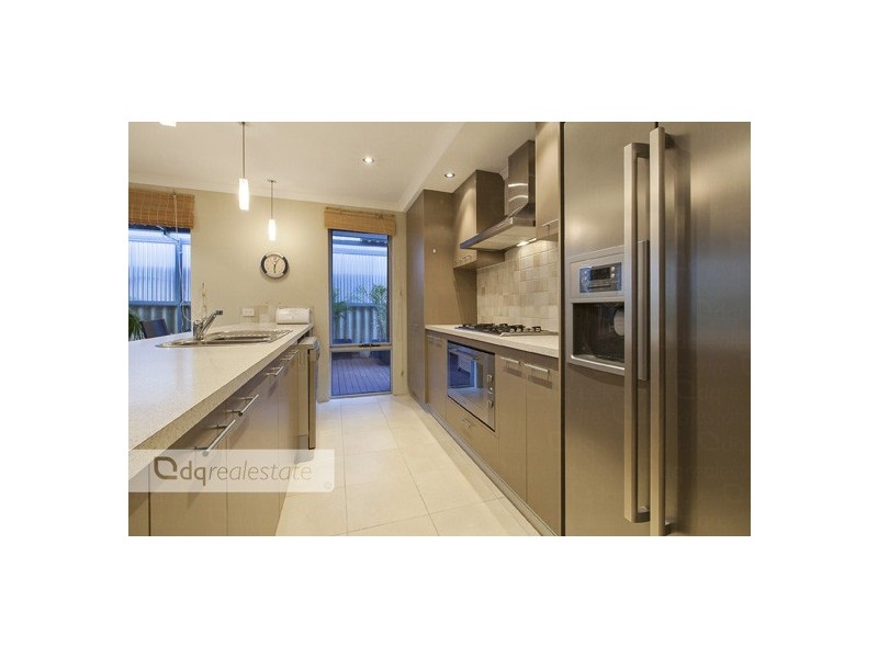 102 Da Vinci Drive, Tapping WA 6065