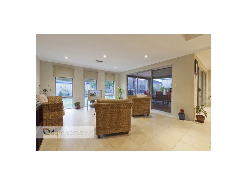 102 Da Vinci Drive, Tapping WA 6065