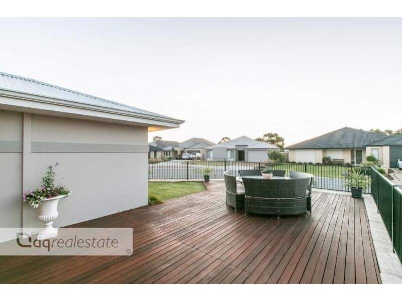 21 Liriope Parkway, Sinagra WA 6065