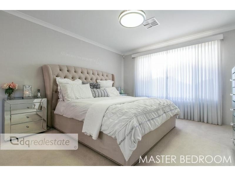 21 Liriope Parkway, Sinagra WA 6065