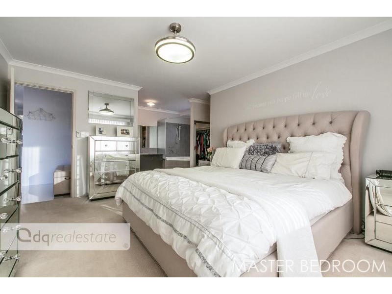 21 Liriope Parkway, Sinagra WA 6065