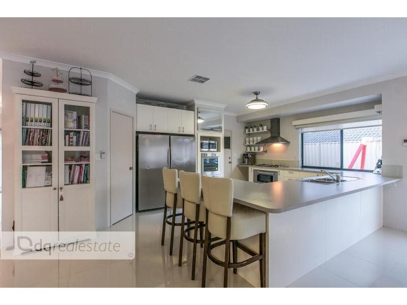 21 Liriope Parkway, Sinagra WA 6065