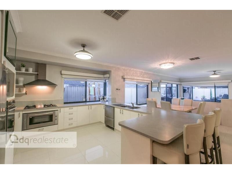 21 Liriope Parkway, Sinagra WA 6065