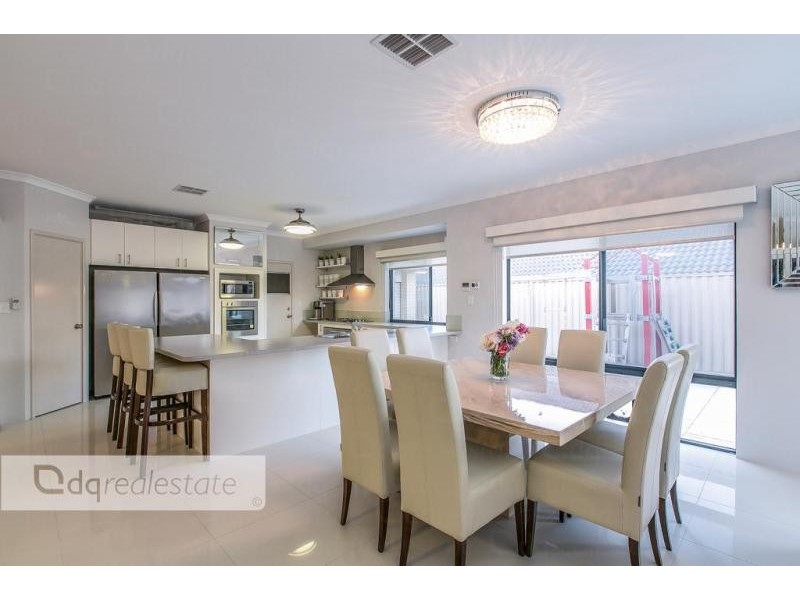 21 Liriope Parkway, Sinagra WA 6065