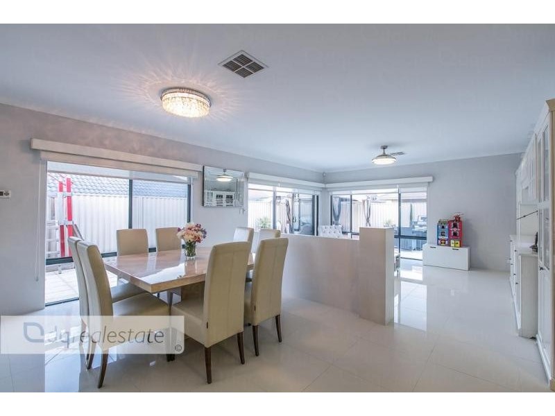 21 Liriope Parkway, Sinagra WA 6065