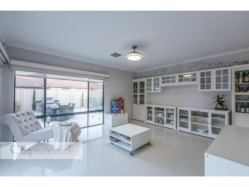 21 Liriope Parkway, Sinagra WA 6065