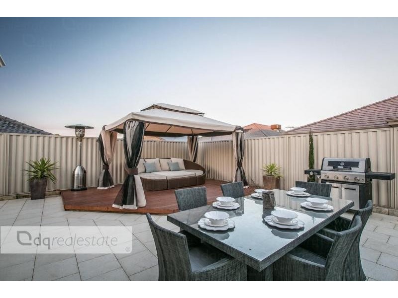21 Liriope Parkway, Sinagra WA 6065