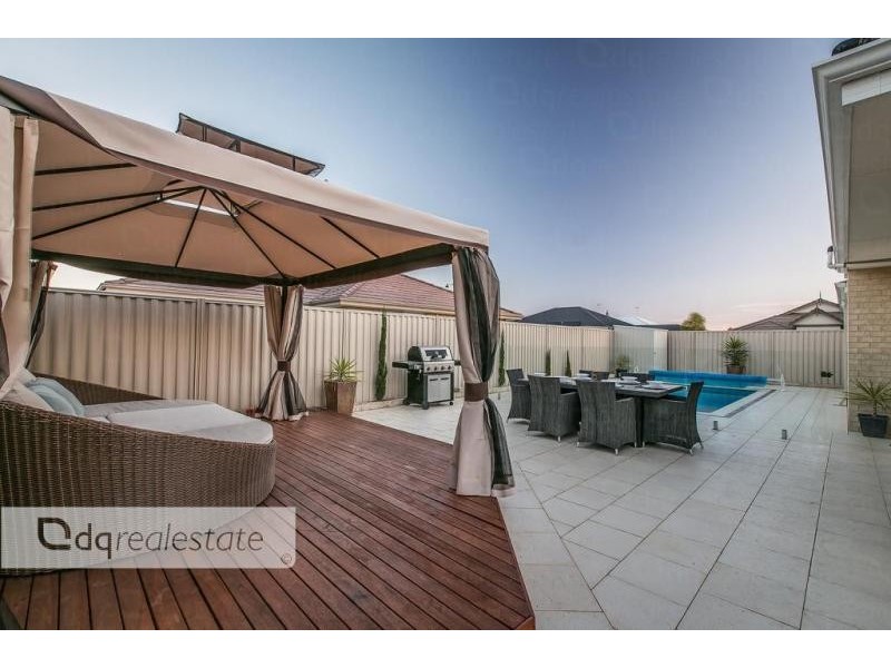 21 Liriope Parkway, Sinagra WA 6065