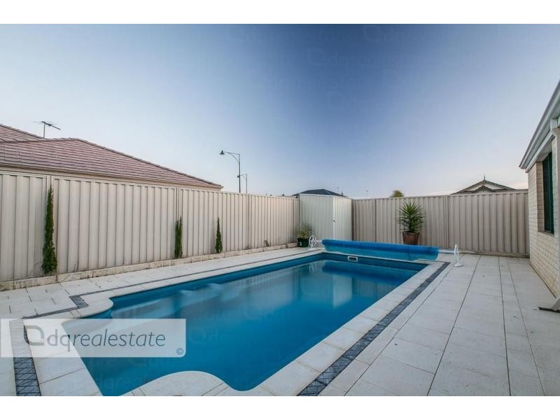21 Liriope Parkway, Sinagra WA 6065