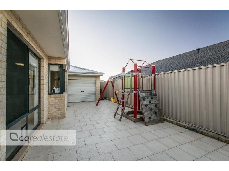 21 Liriope Parkway, Sinagra WA 6065