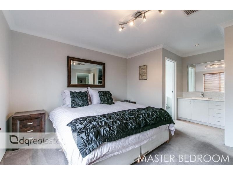 21 Lyell Grove, Woodvale WA 6026