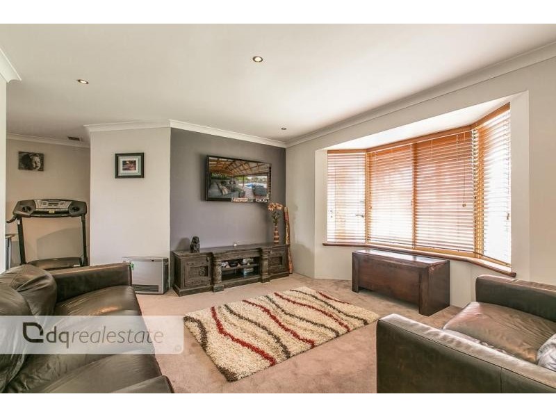 21 Lyell Grove, Woodvale WA 6026