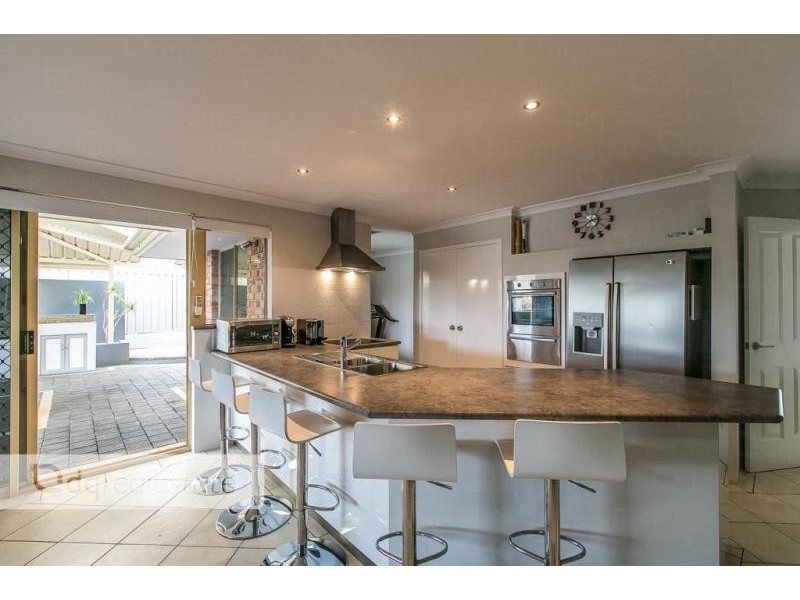 21 Lyell Grove, Woodvale WA 6026