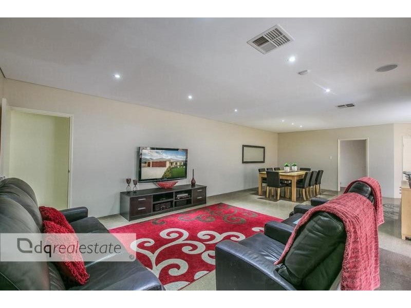 8 Pintaudi Court, Landsdale WA 6065