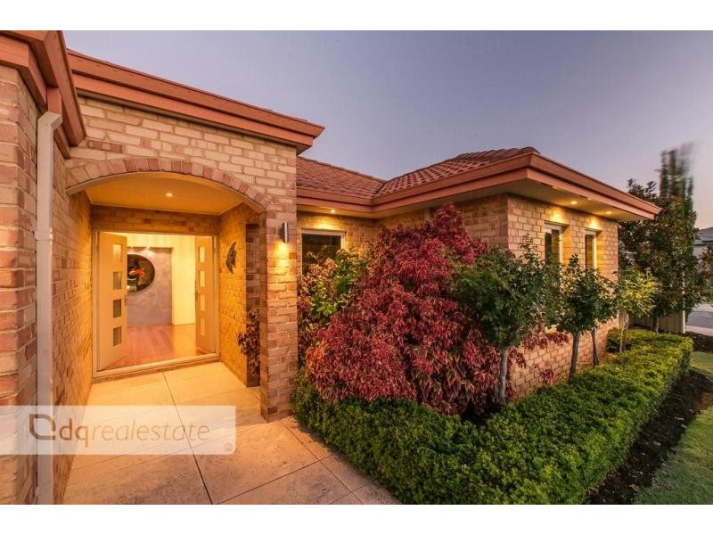 2 Craighall Turn, Madeley WA 6065