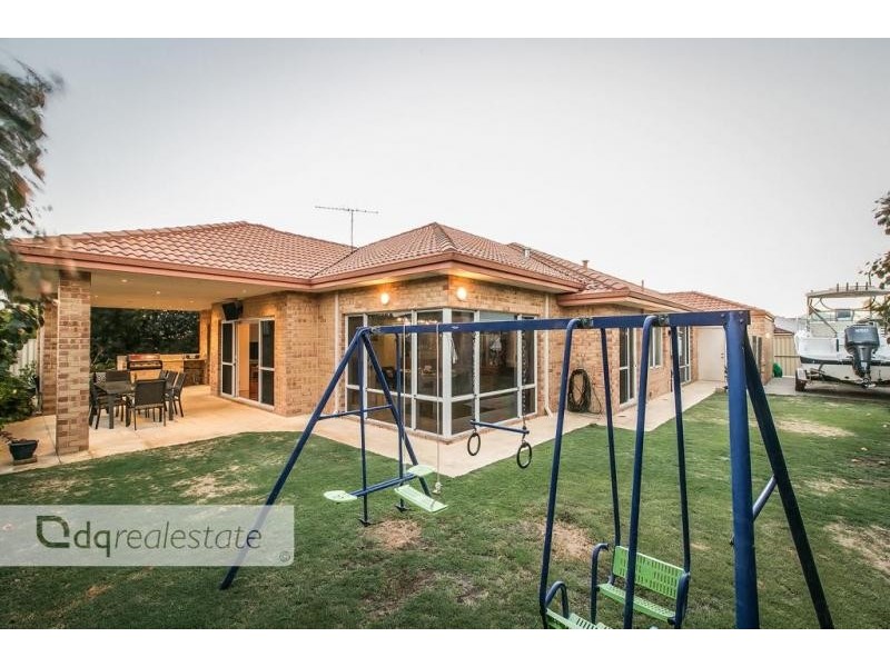 2 Craighall Turn, Madeley WA 6065