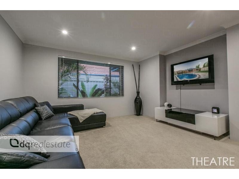 35 Limerick Crecsent, Darch WA 6065