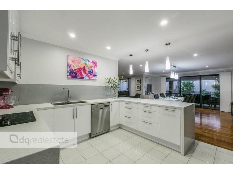 35 Limerick Crecsent, Darch WA 6065