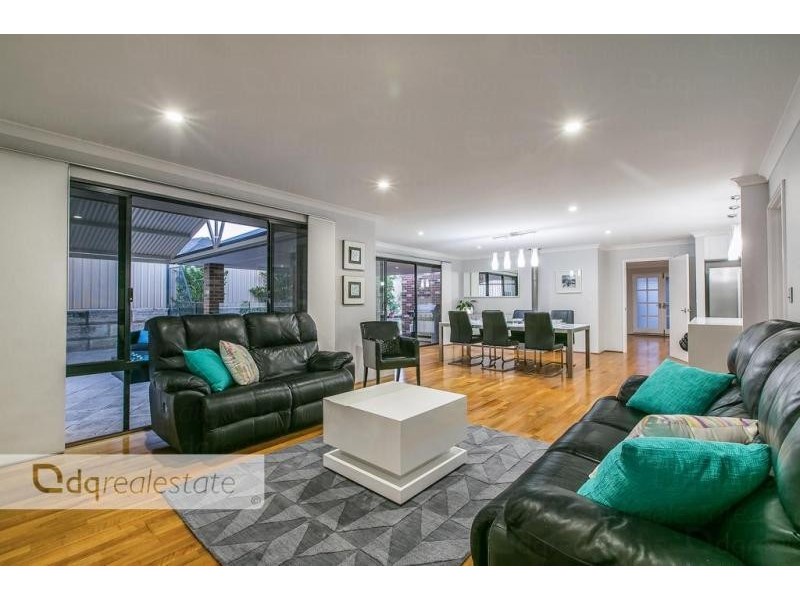 35 Limerick Crecsent, Darch WA 6065