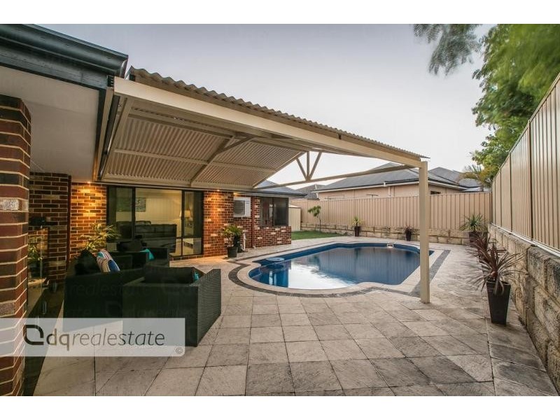 35 Limerick Crecsent, Darch WA 6065