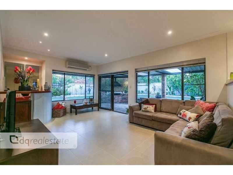 35 Comstock Way, Woodvale WA 6026