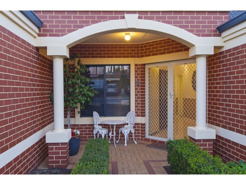 4 Roslin Road, Wanneroo WA 6065