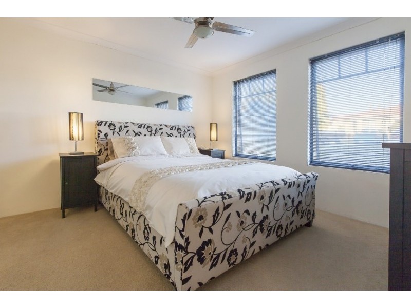 4 Roslin Road, Wanneroo WA 6065