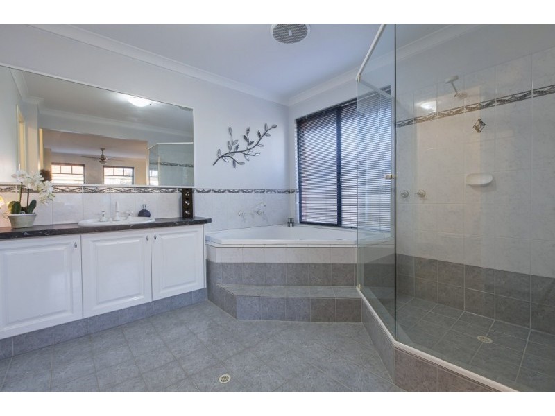 4 Roslin Road, Wanneroo WA 6065