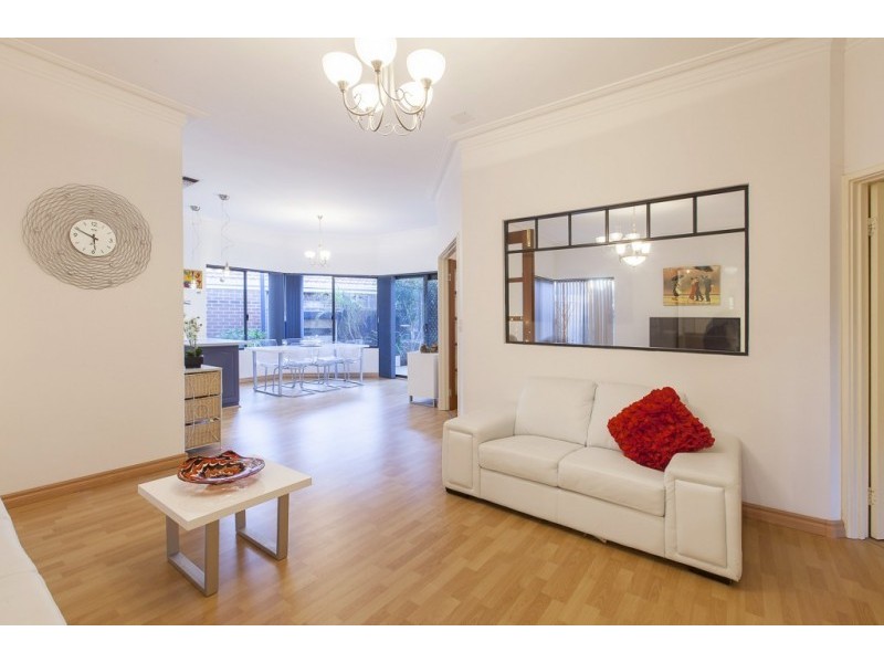 4 Roslin Road, Wanneroo WA 6065