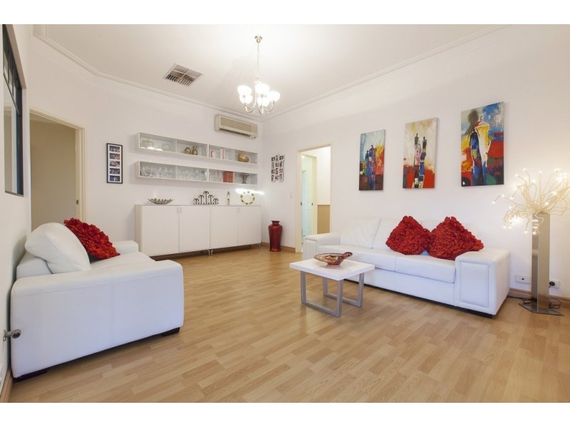 4 Roslin Road, Wanneroo WA 6065