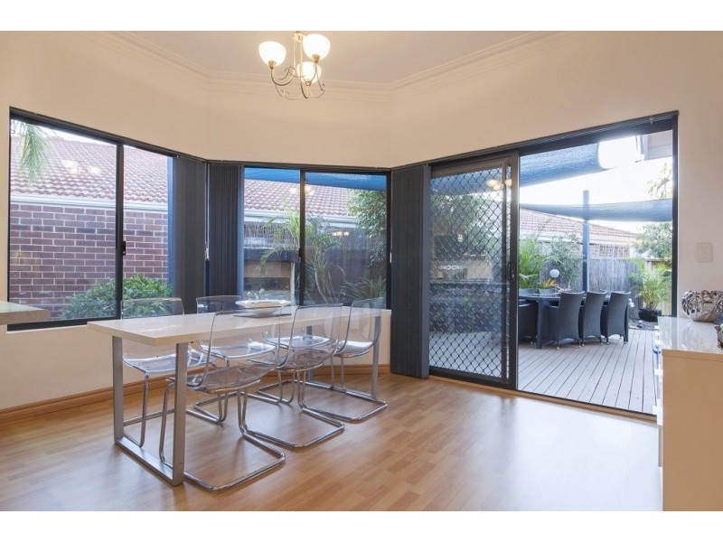 4 Roslin Road, Wanneroo WA 6065