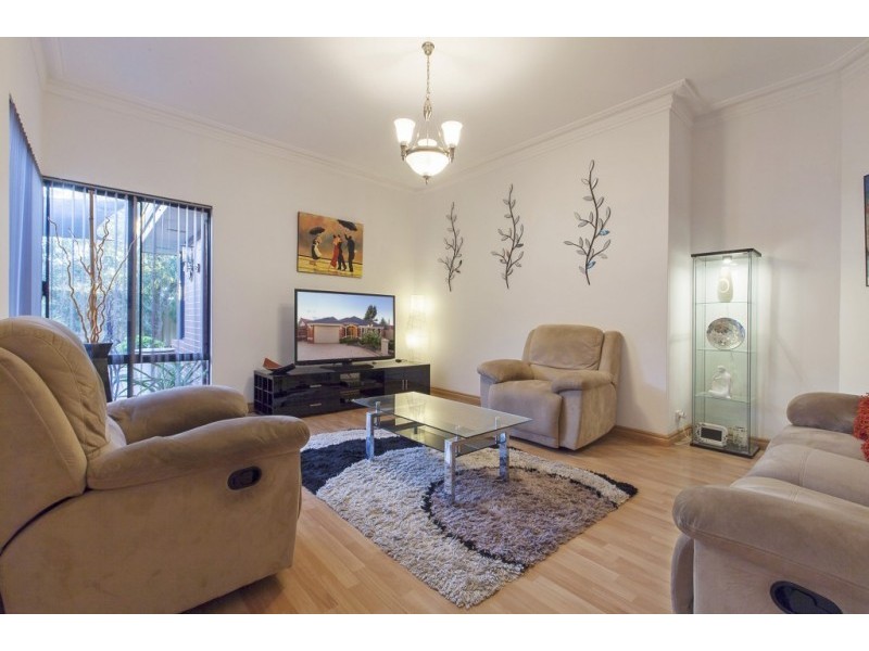 4 Roslin Road, Wanneroo WA 6065